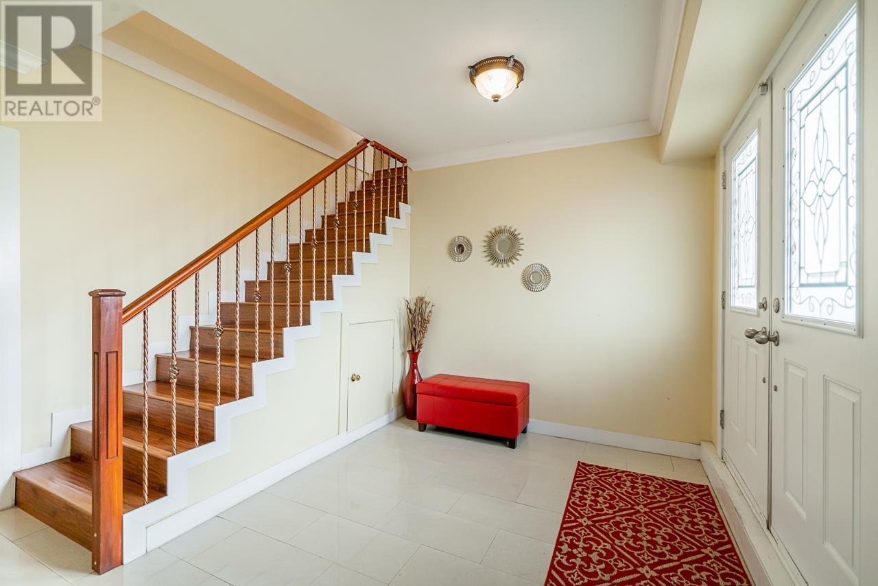 1247 Ewen Avenue, New Westminster, British Columbia  V3M 5E5 - Photo 4 - R2852507