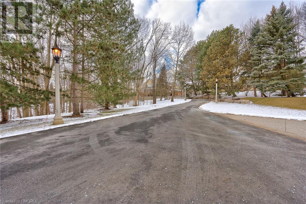 1767 Heather Hills Drive, Burlington, Ontario  L7P 2Z1 - Photo 4 - 40540476