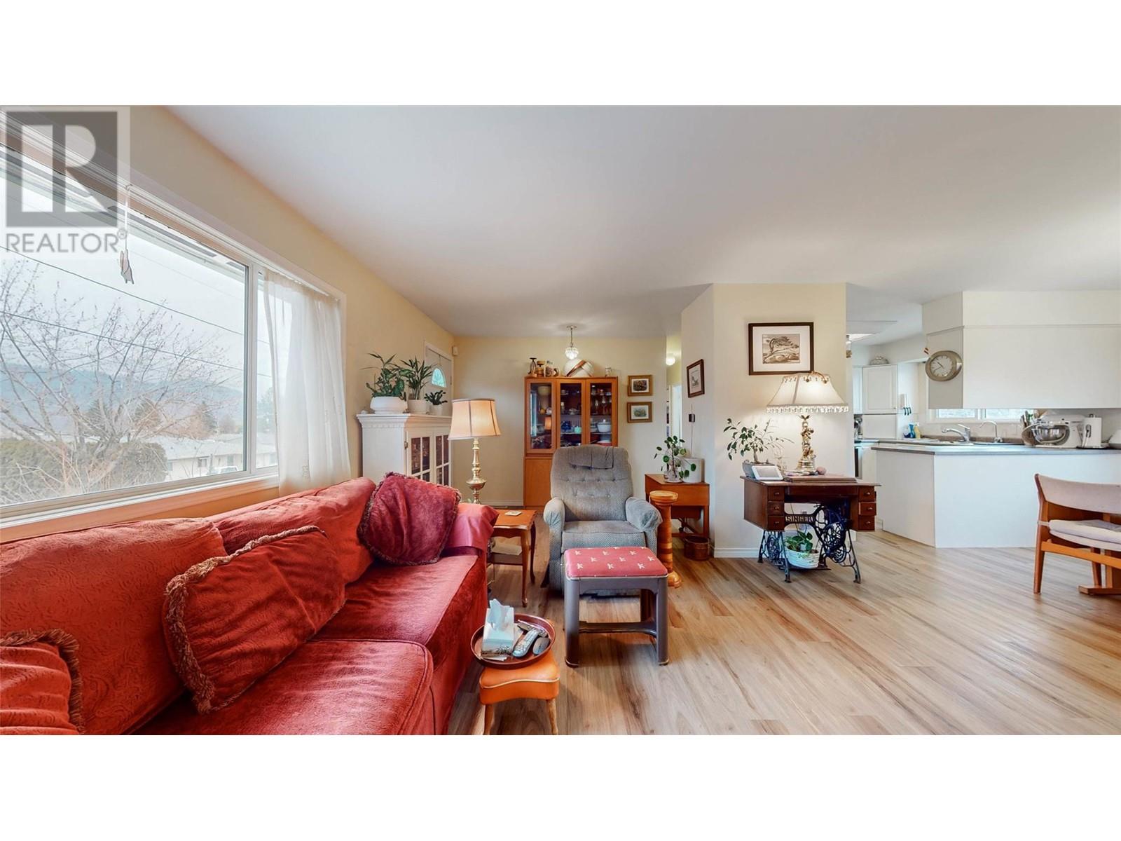 20 FINCH Crescent Osoyoos Photo 13