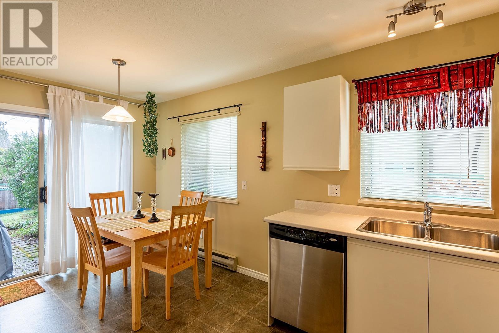 5462 Kensington Road, Sechelt, British Columbia  V7Z 0N9 - Photo 15 - R2852681