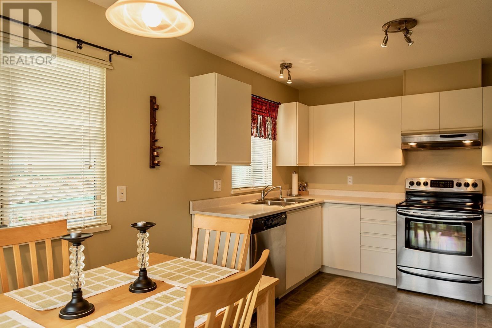 5462 Kensington Road, Sechelt, British Columbia  V7Z 0N9 - Photo 18 - R2852681