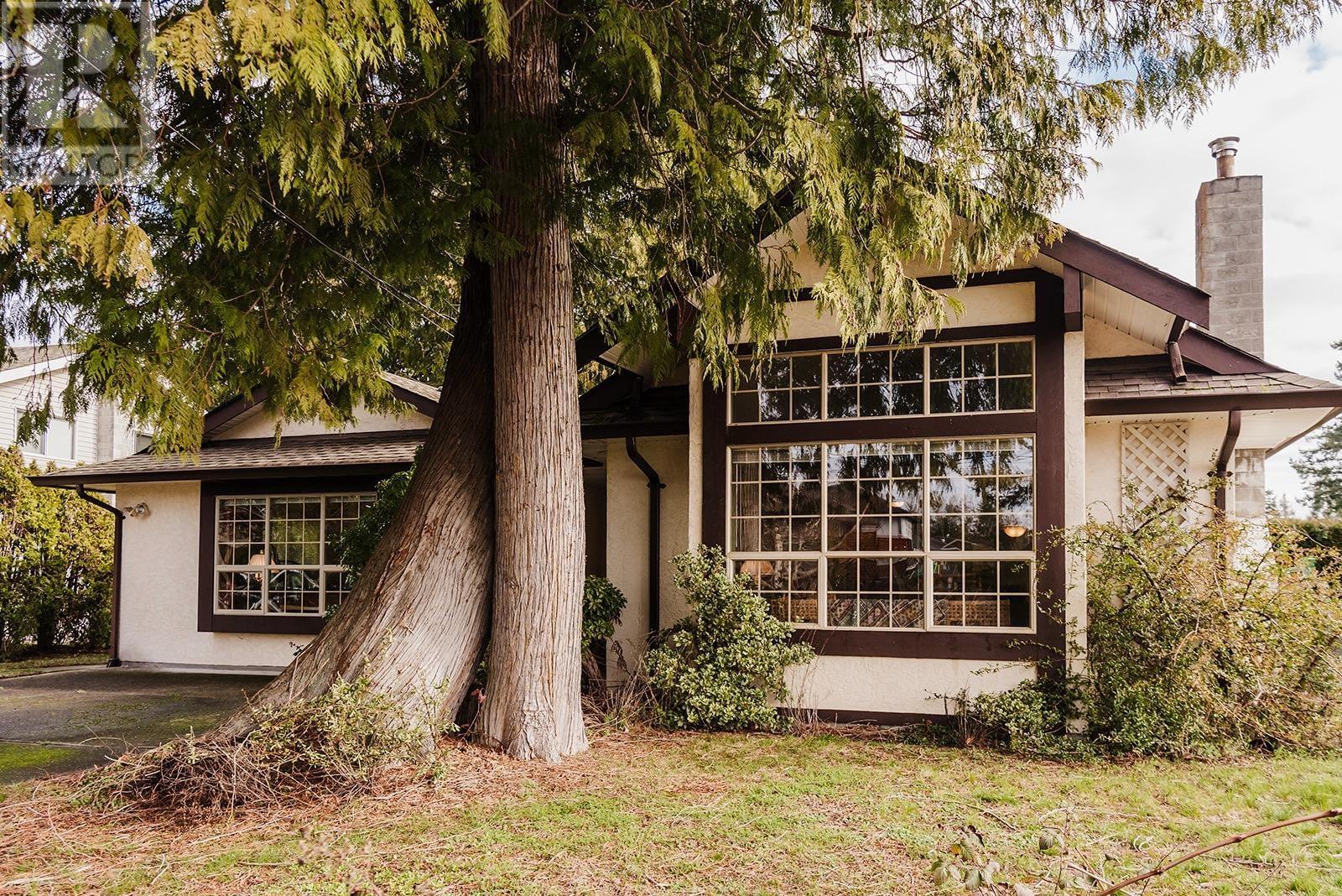 5462 Kensington Road, Sechelt, British Columbia  V7Z 0N9 - Photo 2 - R2852681