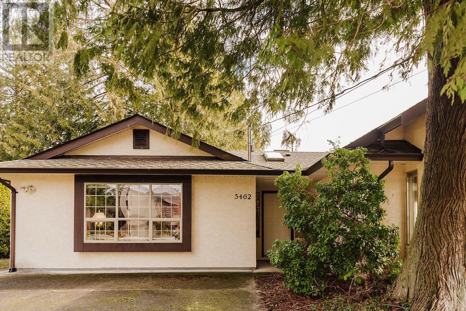 5462 Kensington Road, Sechelt, British Columbia  V7Z 0N9 - Photo 3 - R2852681