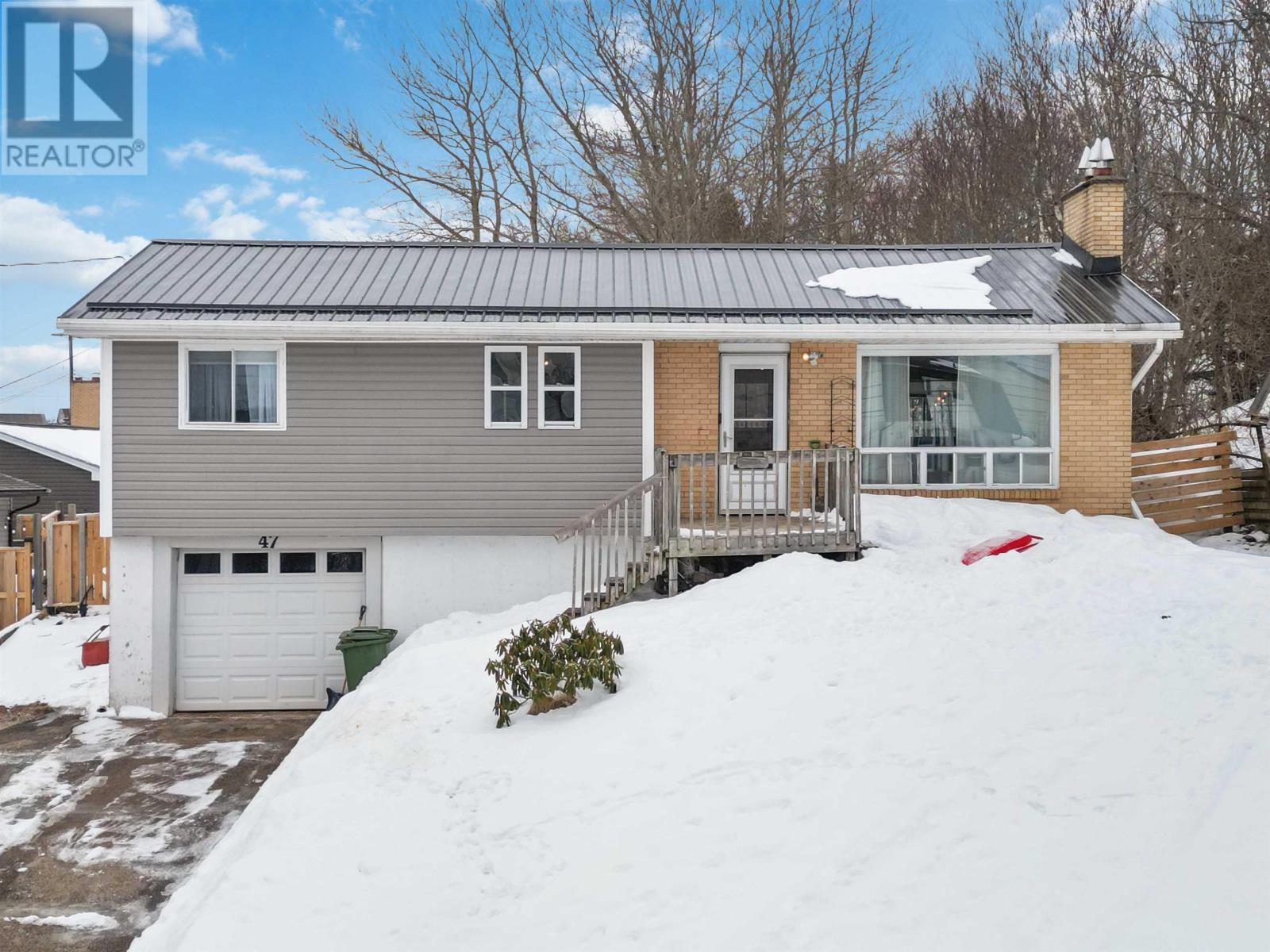 47 Topsail Boulevard, Dartmouth, Nova Scotia  B2W 4A9 - Photo 1 - 202403416