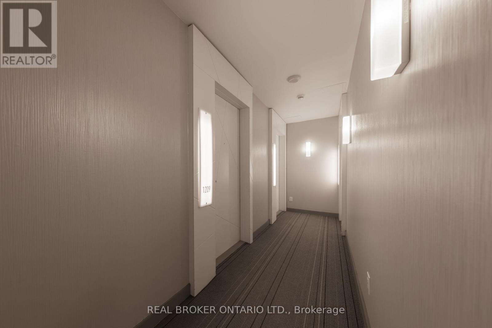 12 York Street, Toronto, 2 Bedrooms Bedrooms, ,1 BathroomBathrooms,Single Family,For Sale,York,C8092994
