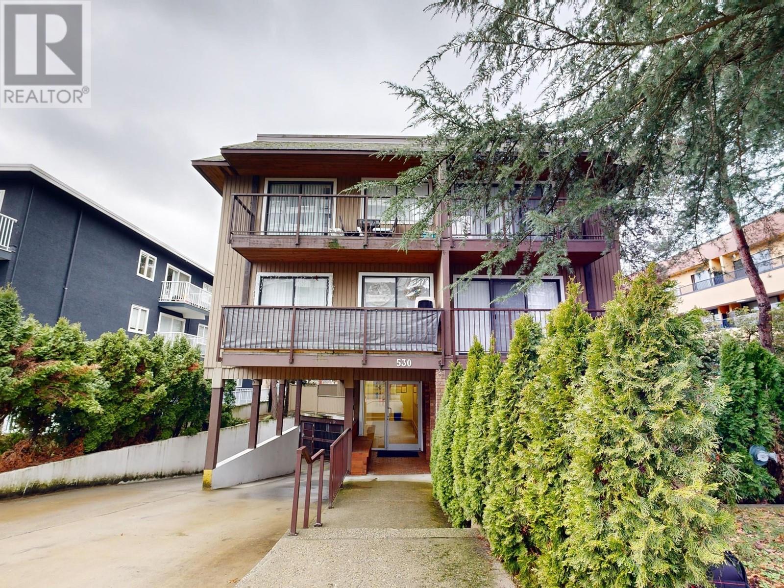 305 530 Ninth Street, New Westminster, British Columbia  V3M 3W5 - Photo 1 - R2852787