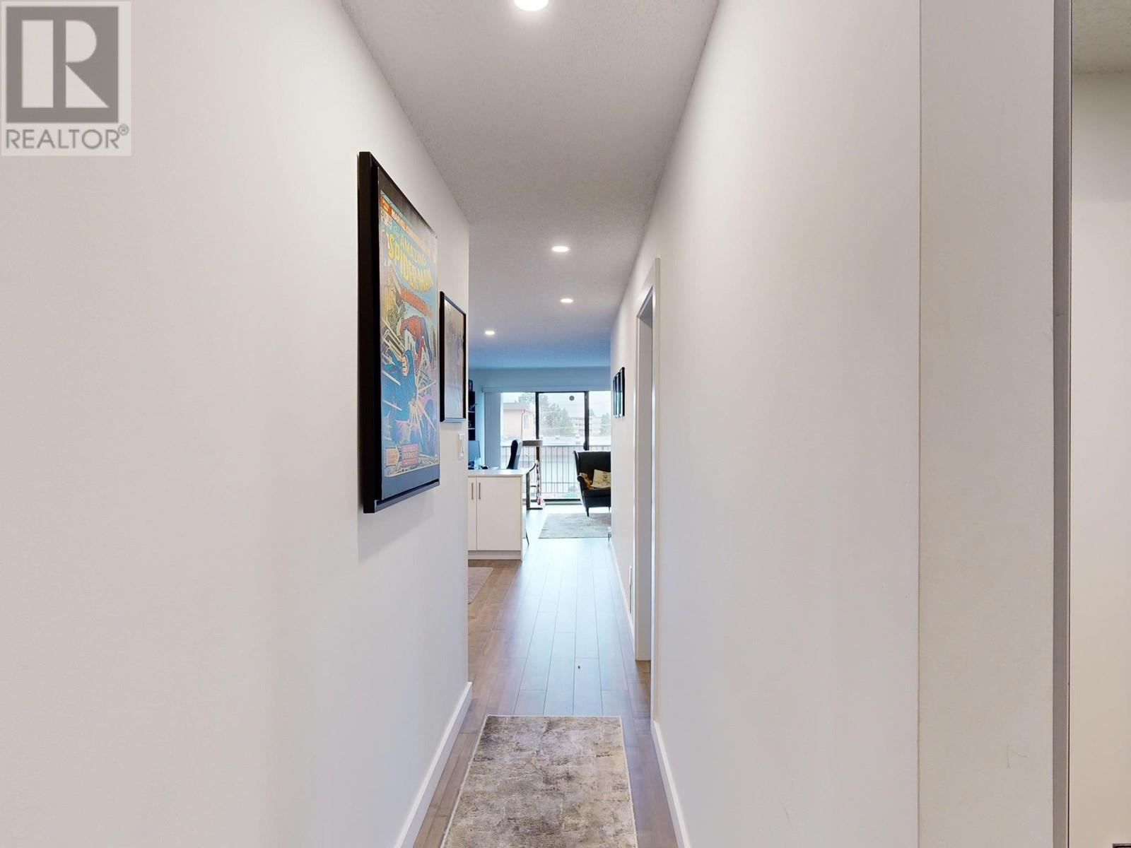305 530 Ninth Street, New Westminster, British Columbia  V3M 3W5 - Photo 2 - R2852787