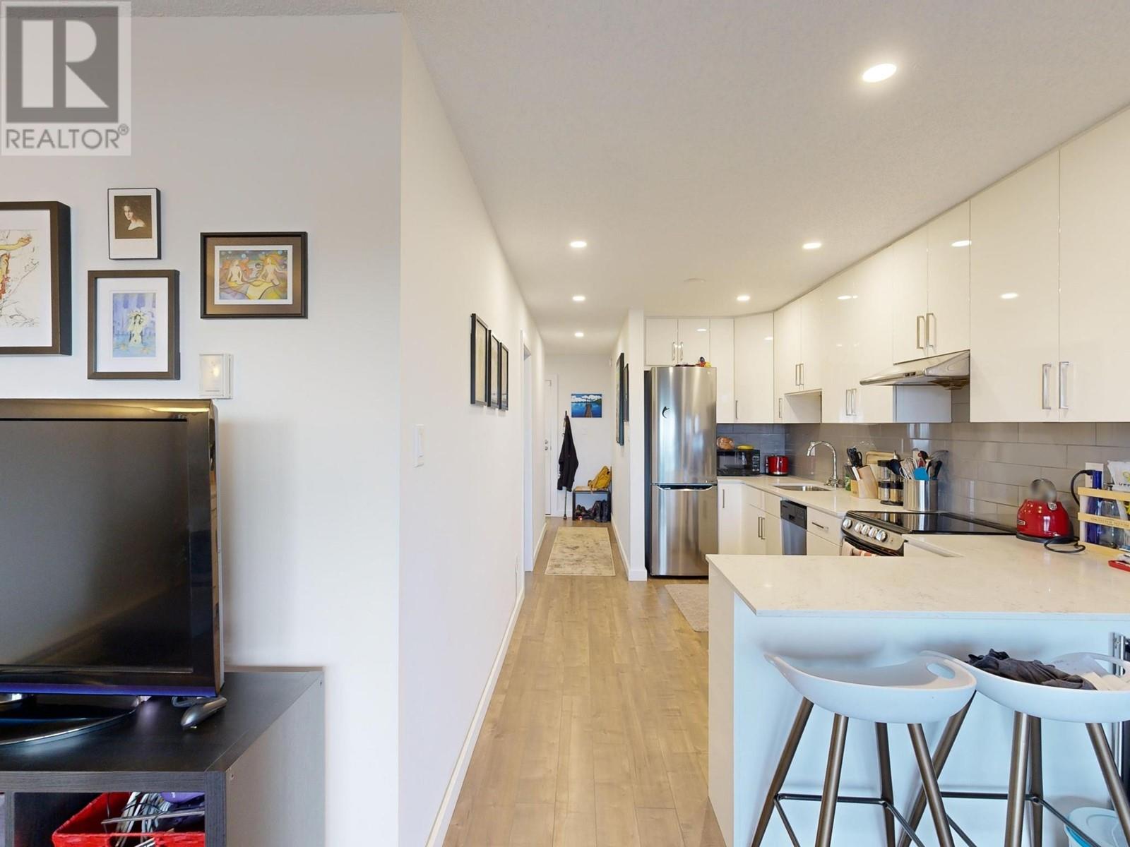 305 530 Ninth Street, New Westminster, British Columbia  V3M 3W5 - Photo 6 - R2852787