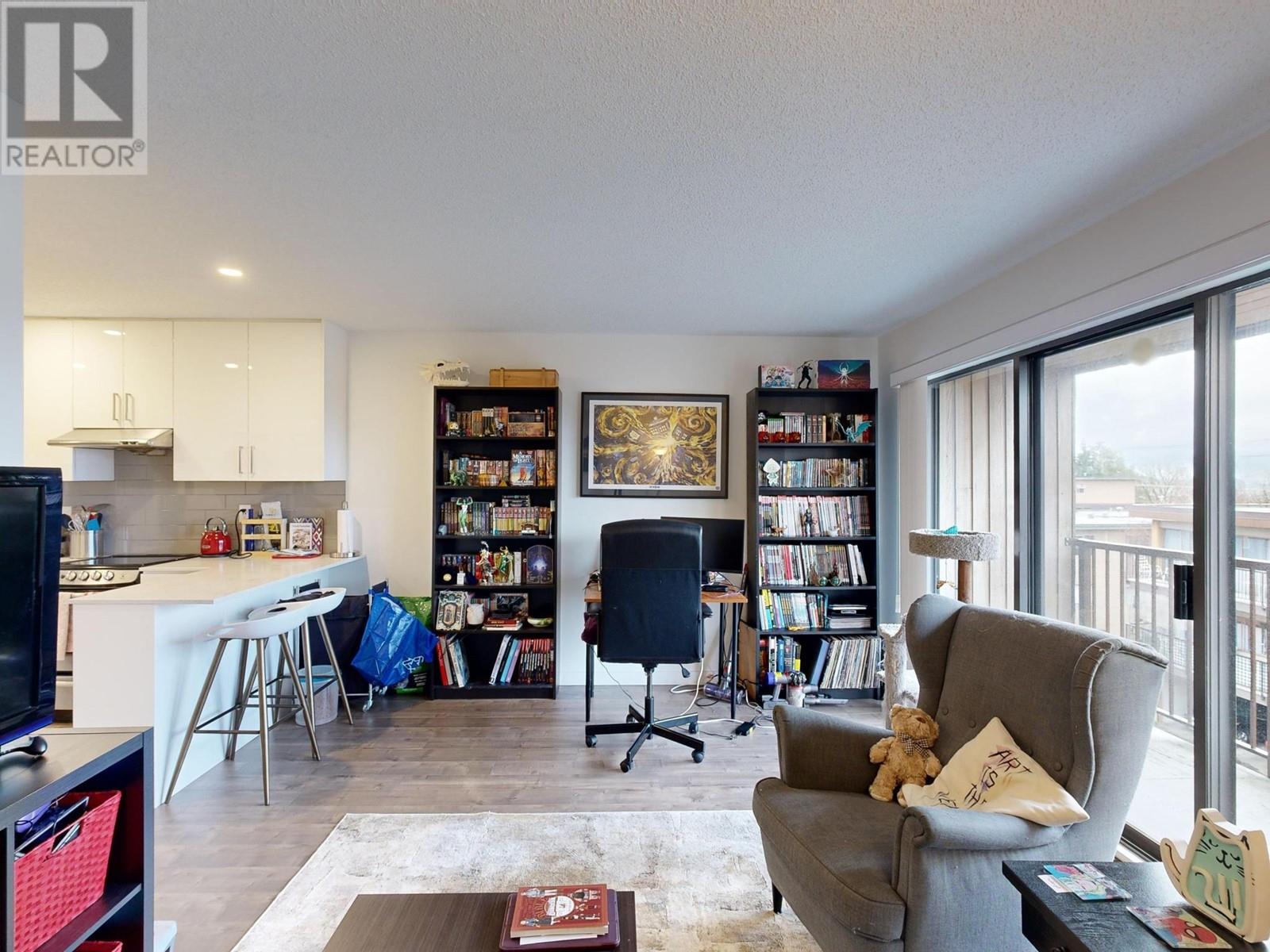 305 530 Ninth Street, New Westminster, British Columbia  V3M 3W5 - Photo 8 - R2852787