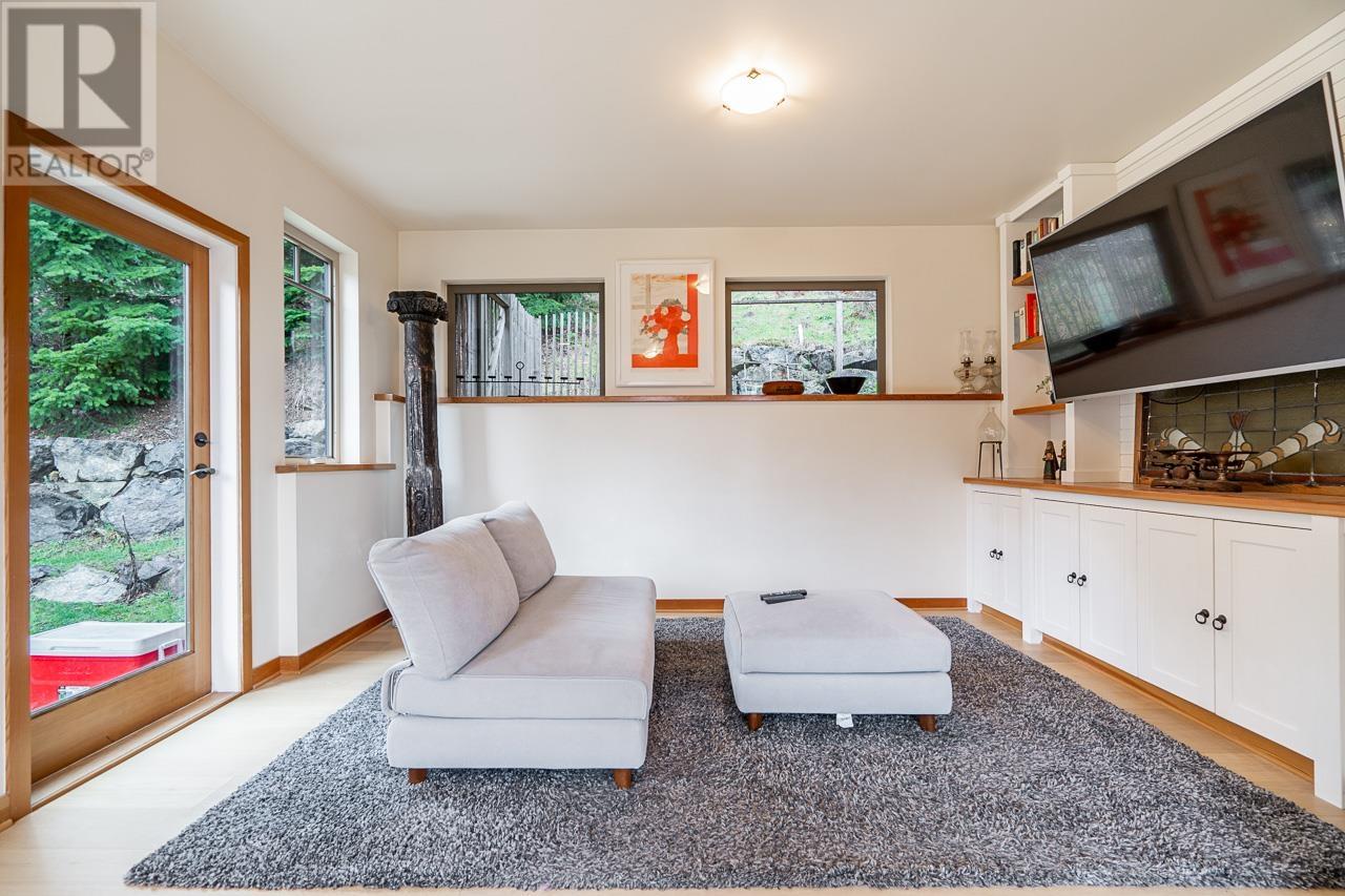 923 Elrond's Court, Bowen Island, British Columbia  V0N 1G1 - Photo 11 - R2852798