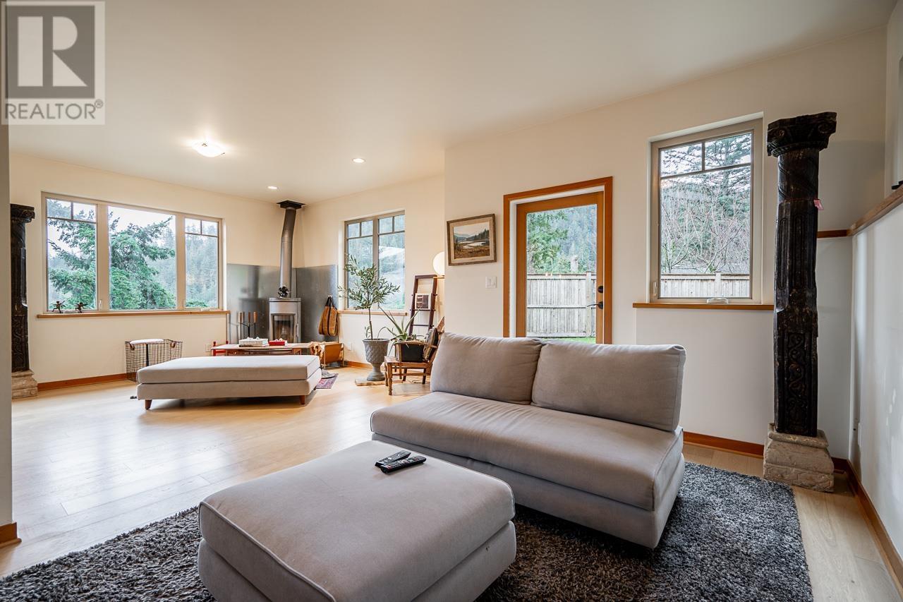 923 Elrond's Court, Bowen Island, British Columbia  V0N 1G1 - Photo 12 - R2852798