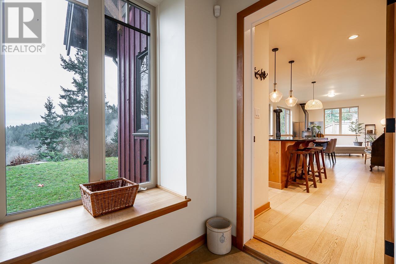 923 Elrond's Court, Bowen Island, British Columbia  V0N 1G1 - Photo 3 - R2852798