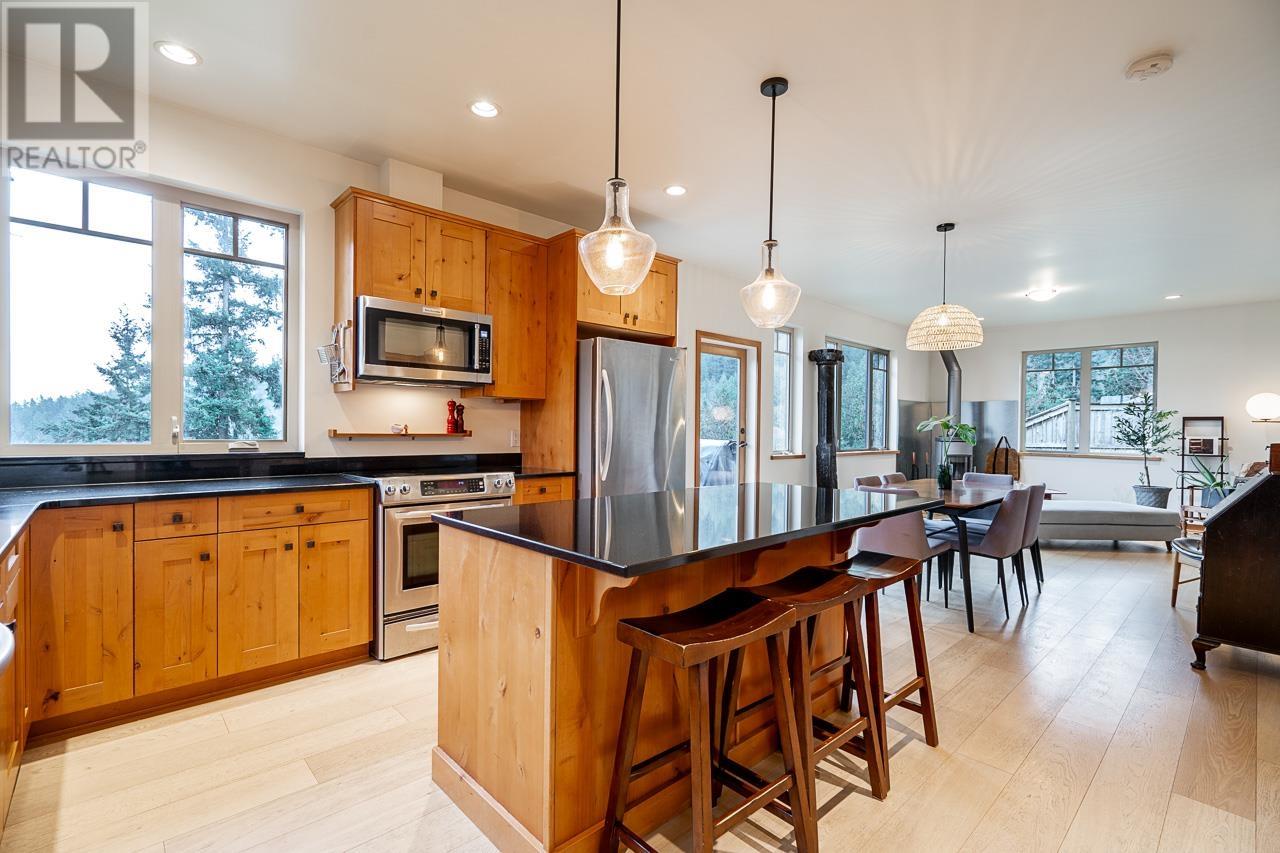 923 Elrond's Court, Bowen Island, British Columbia  V0N 1G1 - Photo 4 - R2852798