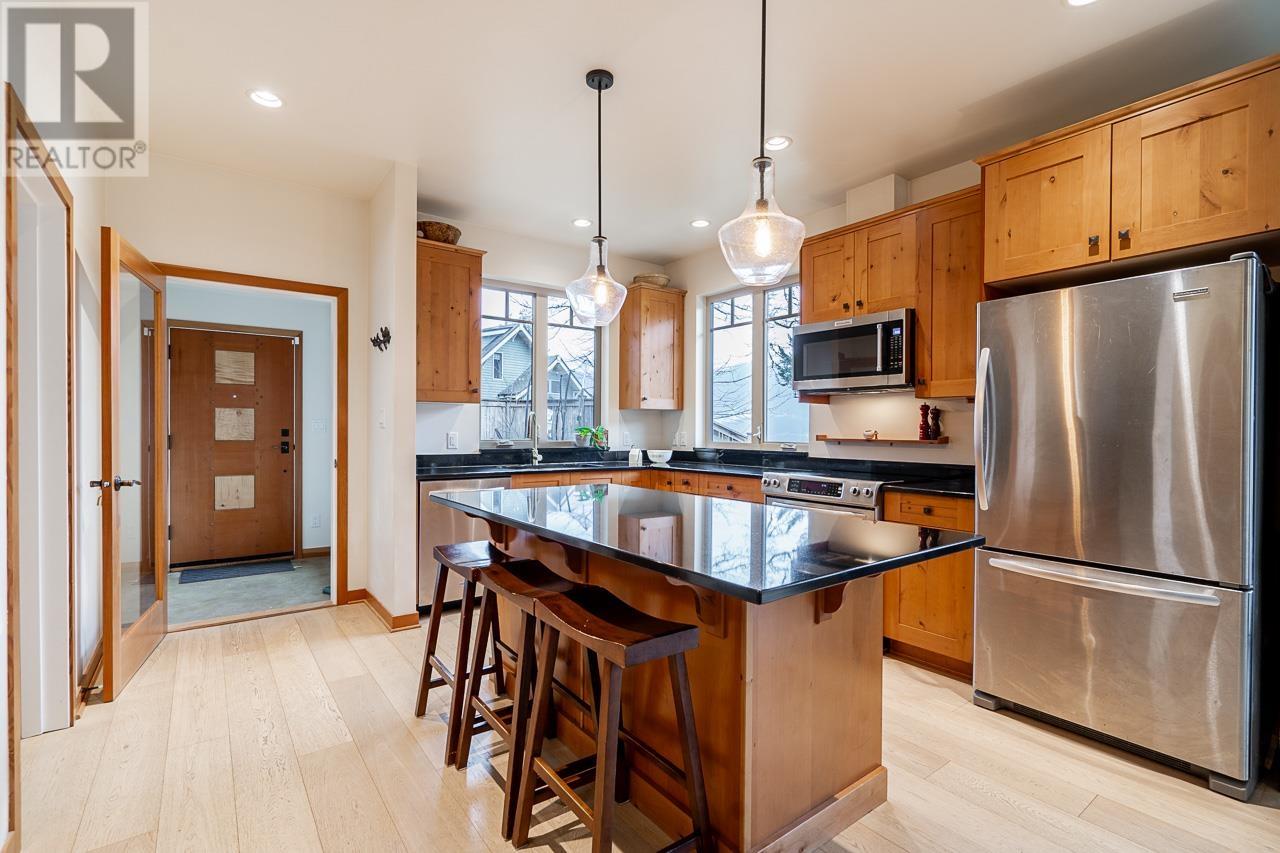 923 Elrond's Court, Bowen Island, British Columbia  V0N 1G1 - Photo 5 - R2852798