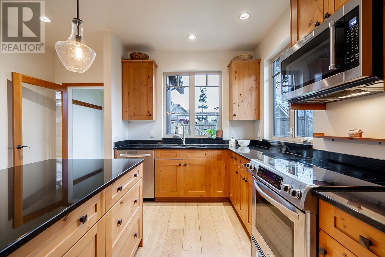 923 Elrond's Court, Bowen Island, British Columbia  V0N 1G1 - Photo 6 - R2852798