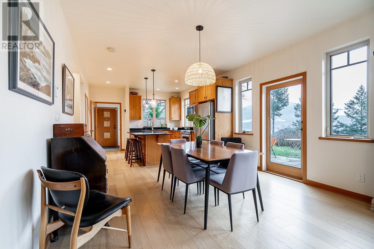 923 Elrond's Court, Bowen Island, British Columbia  V0N 1G1 - Photo 8 - R2852798