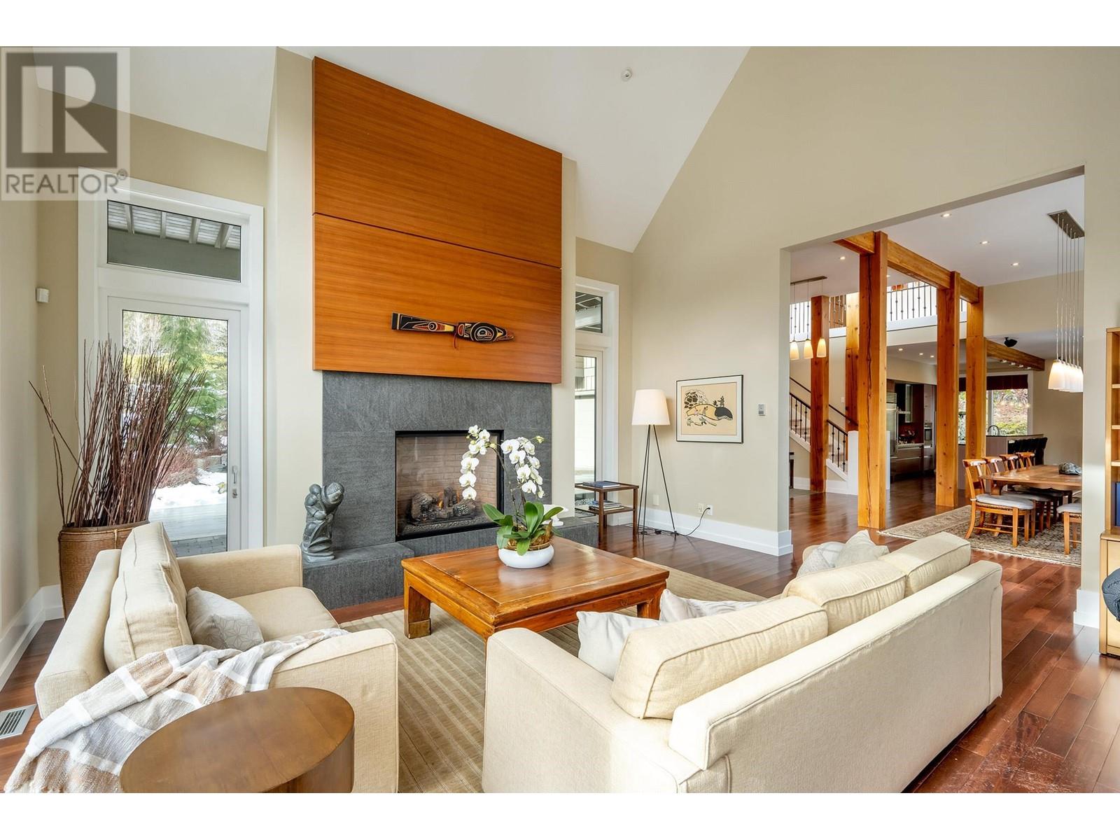 5204 Jordan Lane, Whistler, British Columbia  V8E 1J5 - Photo 2 - R2852804