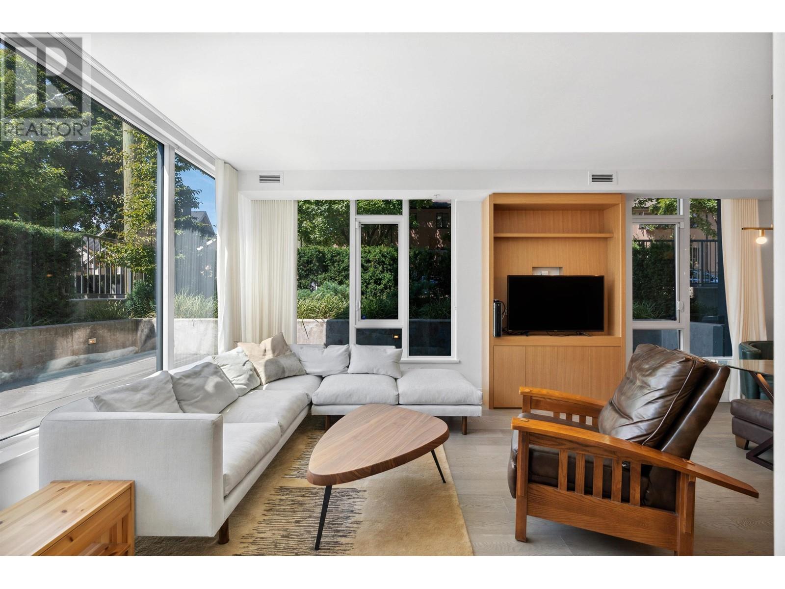 2108 W 47th Avenue, Vancouver, British Columbia  V6M 2M7 - Photo 1 - R2852991