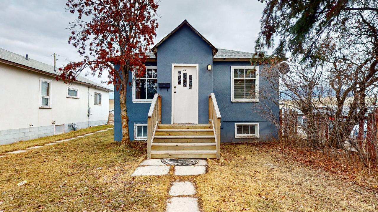 32 12th Avenue N, Cranbrook, British Columbia  V1C 3V7 - Photo 1 - 2475136