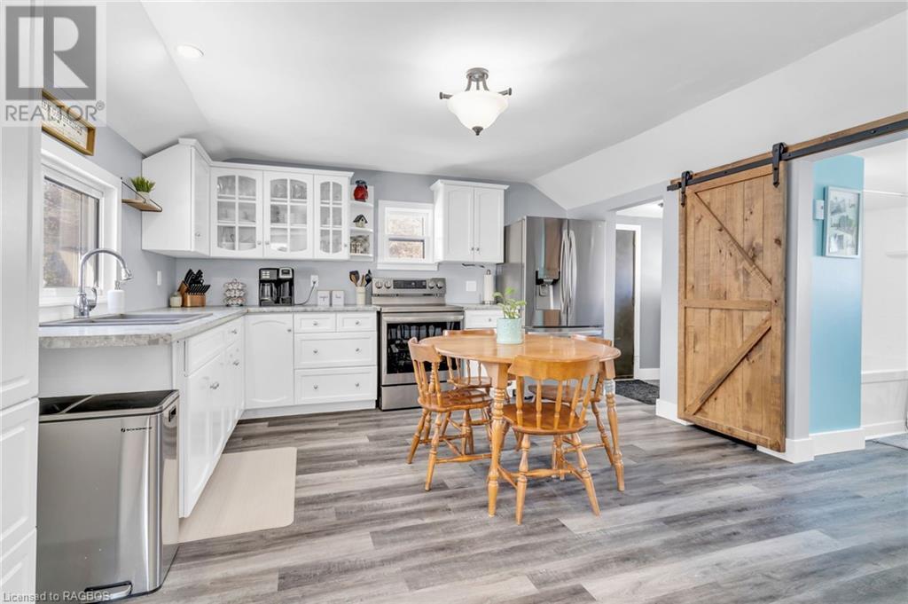 107 Church Street, Holstein, Ontario N0G 2A0 (26551148) Ron Hopper