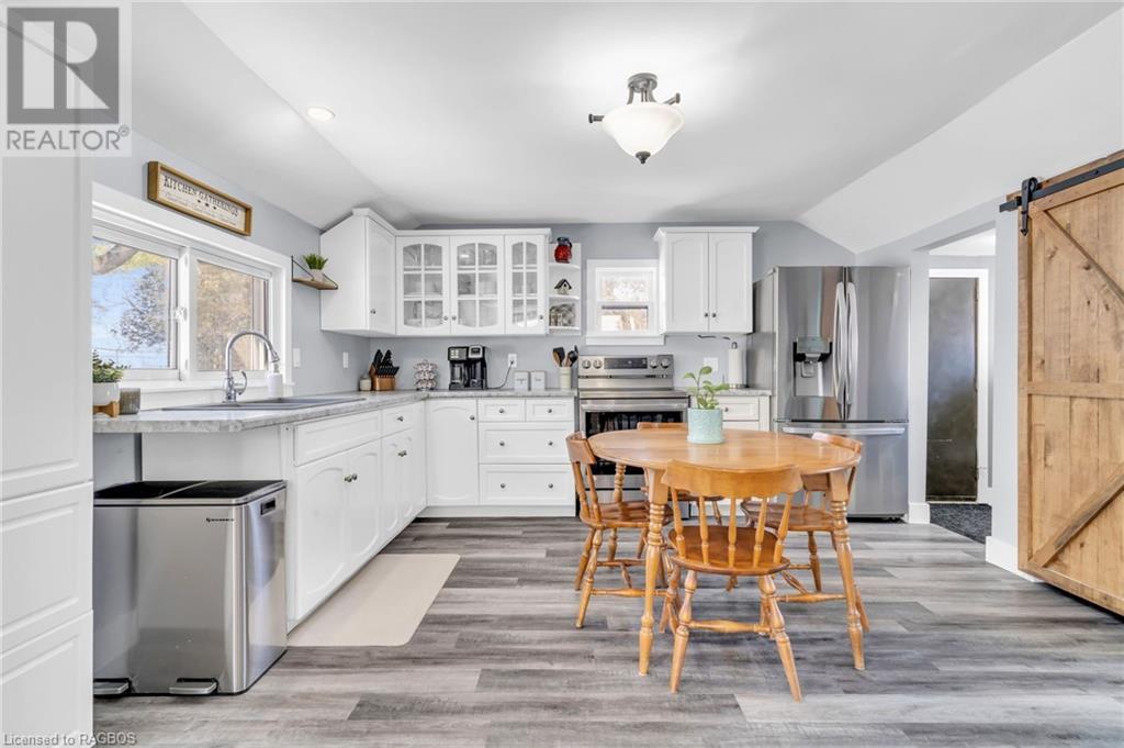 107 Church Street, Holstein, Ontario N0G 2A0 (26551148) Ron Hopper