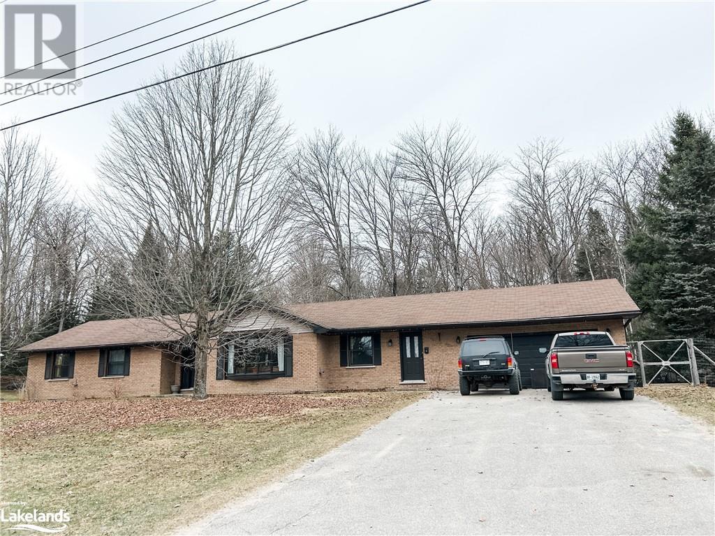 5 Knob Hill Court, Minden, Ontario  K0M 2K0 - Photo 1 - 40543920