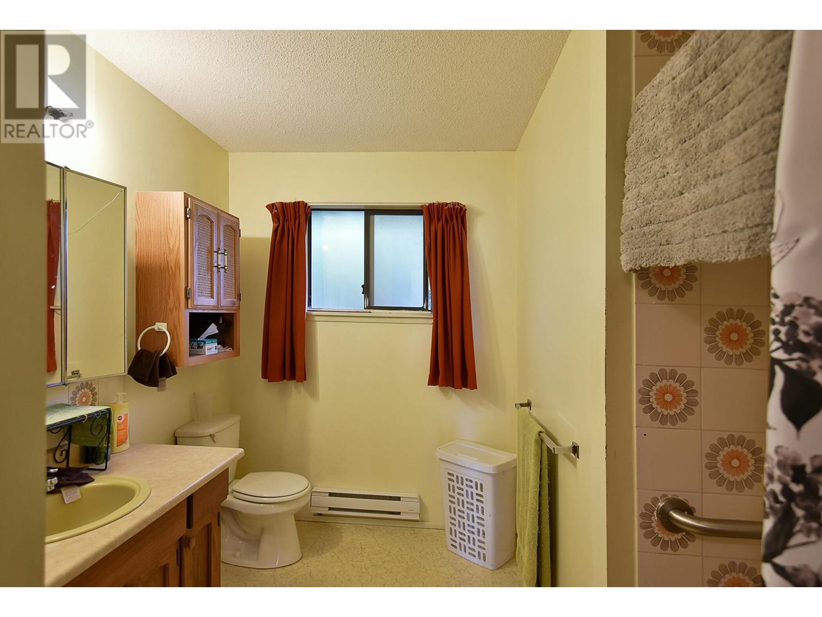 760 Brookside Place, Gibsons, British Columbia  V0N 1V9 - Photo 11 - R2853310