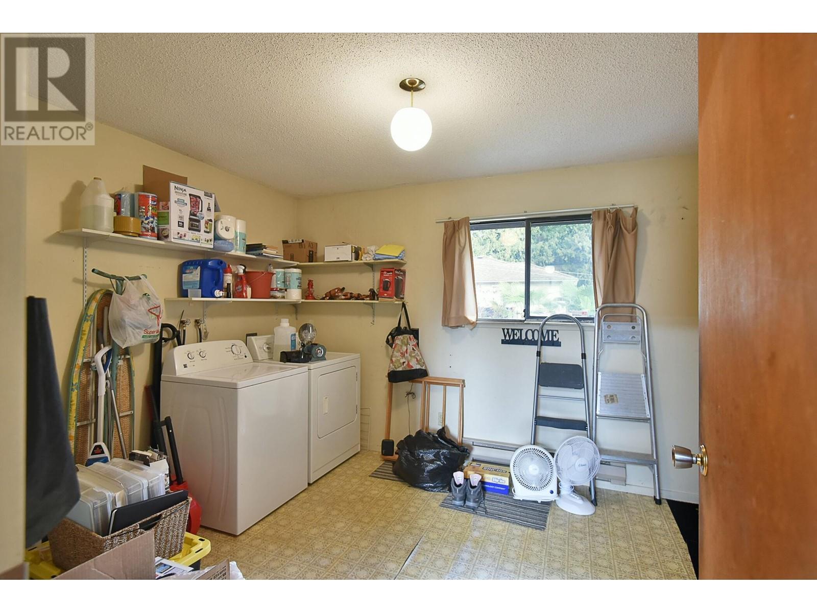 760 Brookside Place, Gibsons, British Columbia  V0N 1V9 - Photo 14 - R2853310