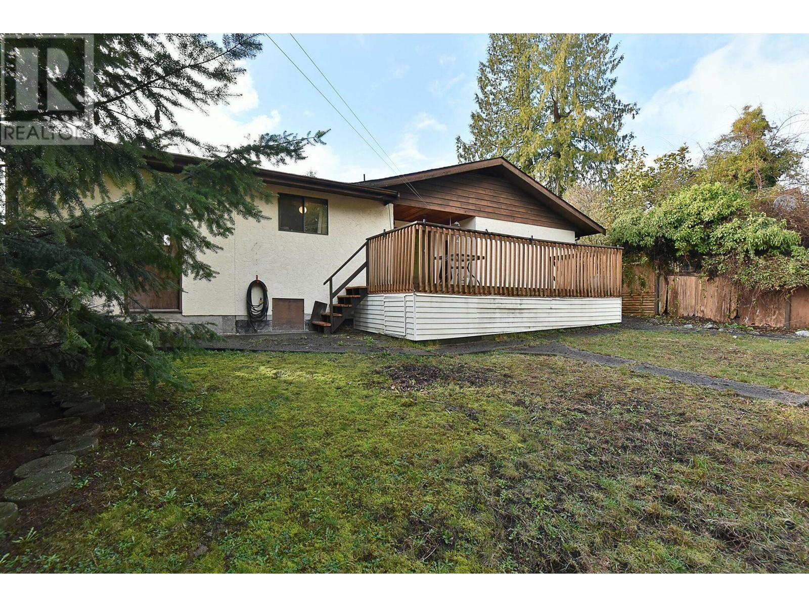 760 Brookside Place, Gibsons, British Columbia  V0N 1V9 - Photo 2 - R2853310