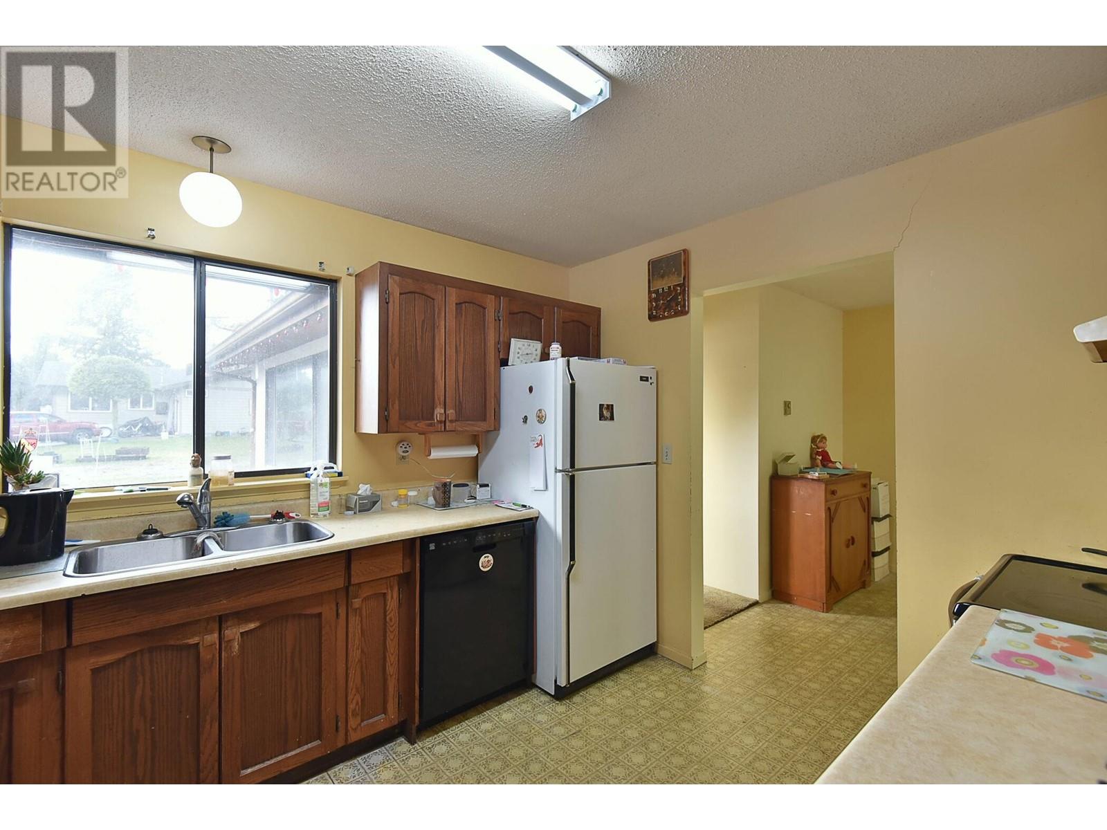 760 Brookside Place, Gibsons, British Columbia  V0N 1V9 - Photo 4 - R2853310