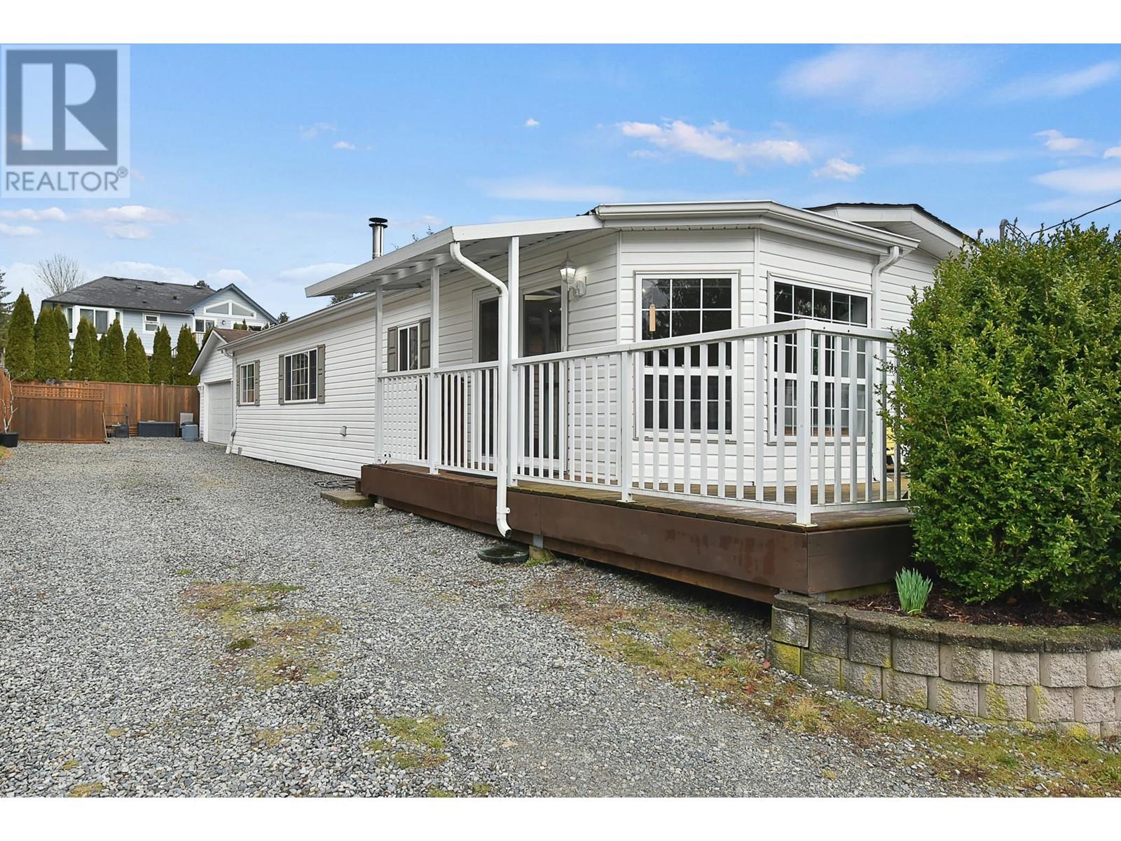 760 Hillcrest Road, Gibsons, British Columbia  V0N 1V9 - Photo 3 - R2853355