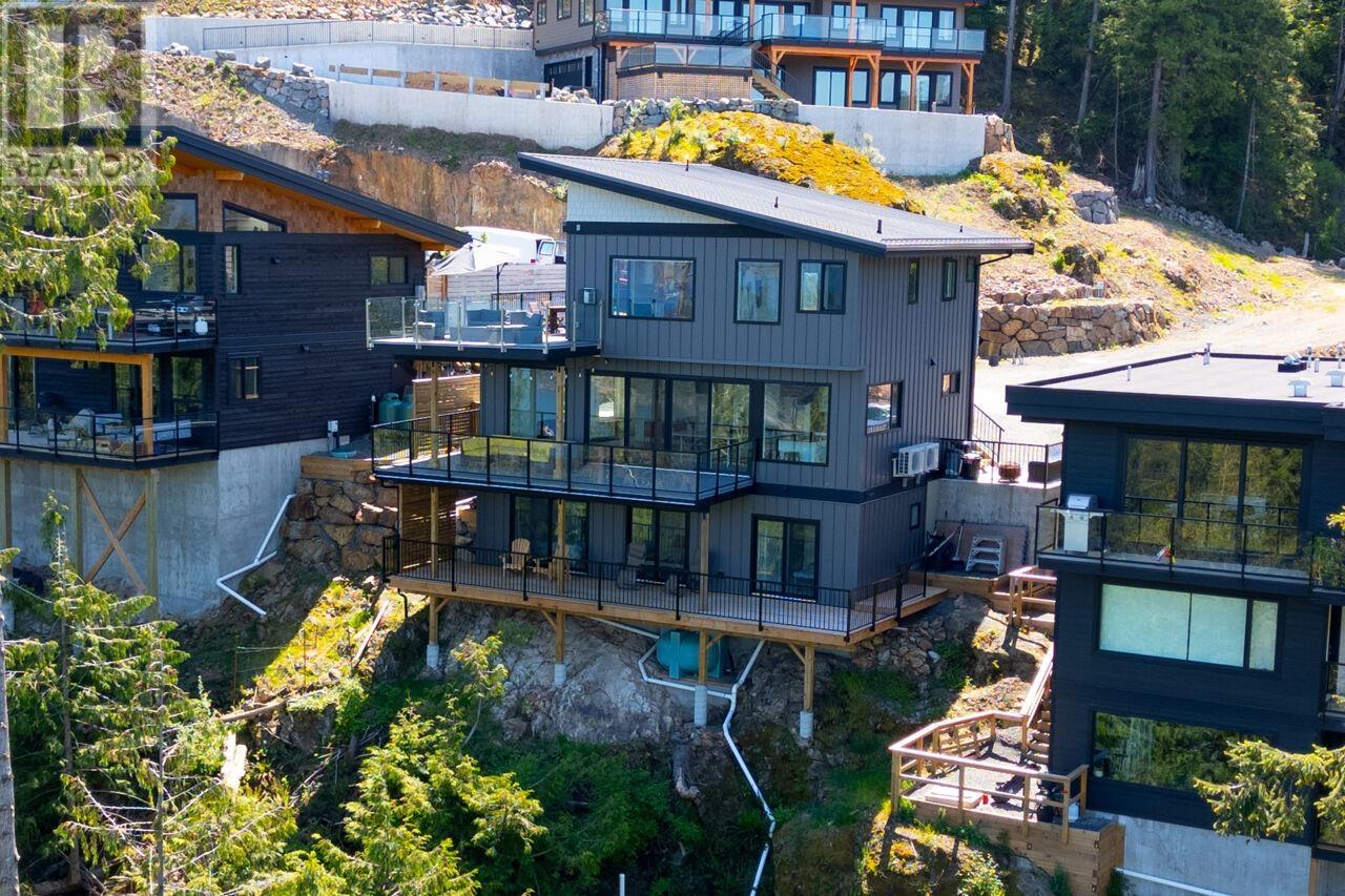 877 Rivendell Drive, Bowen Island, British Columbia  V0N 1G1 - Photo 2 - R2853451