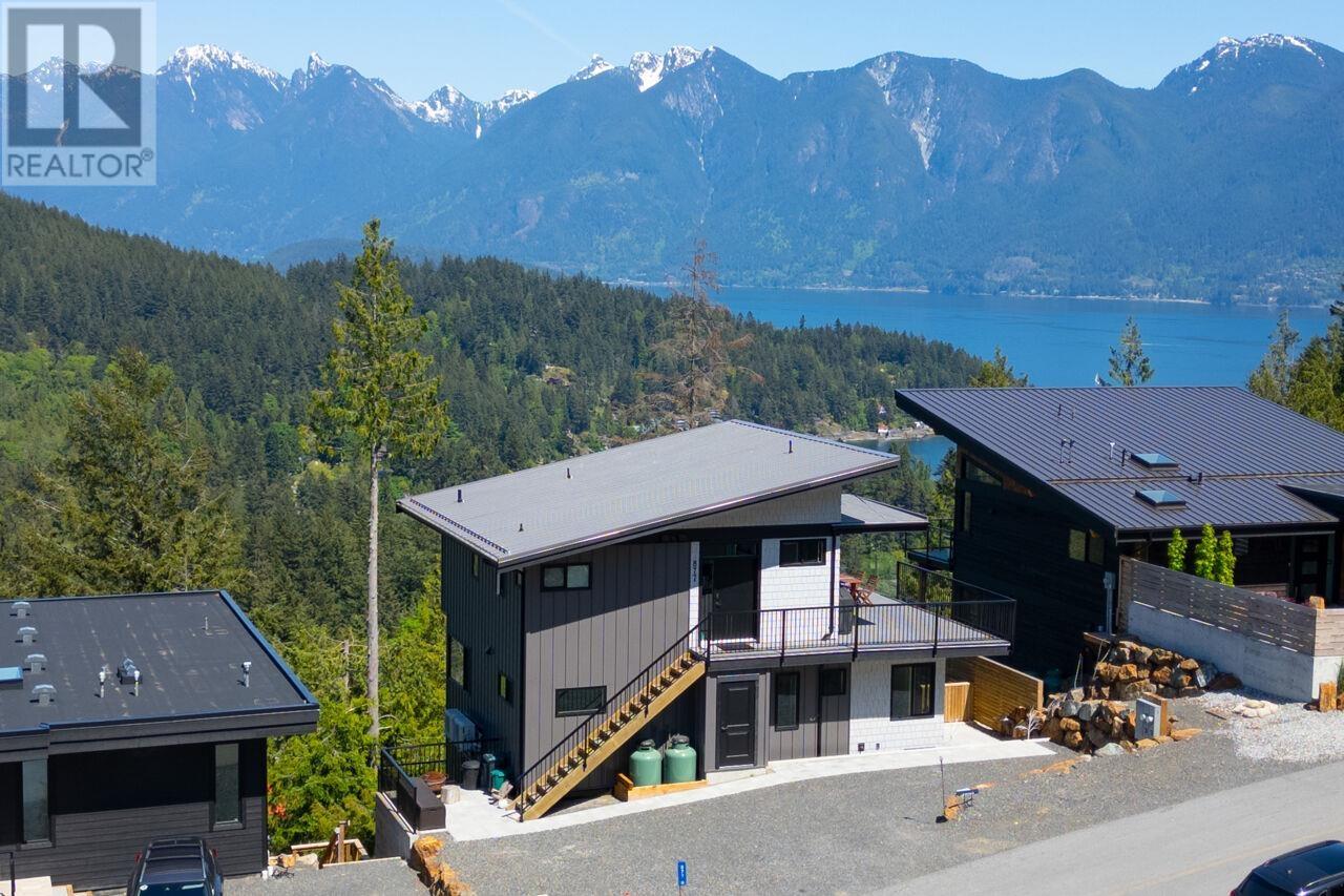 877 Rivendell Drive, Bowen Island, British Columbia  V0N 1G1 - Photo 3 - R2853451