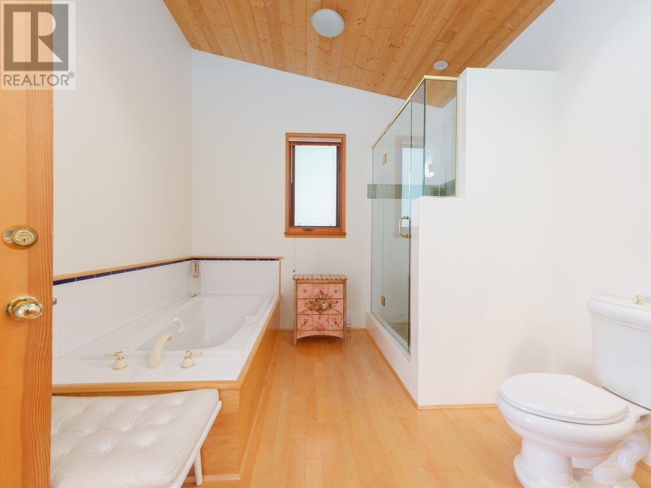 5654 Indian River Drive, North Vancouver, British Columbia  V7G 2T8 - Photo 17 - R2853609