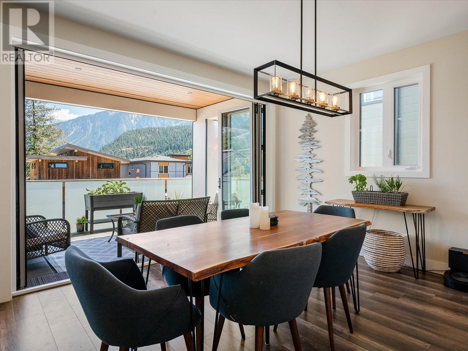 2016 Tiyata Boulevard, Pemberton, British Columbia  V0N 2L1 - Photo 7 - R2853640