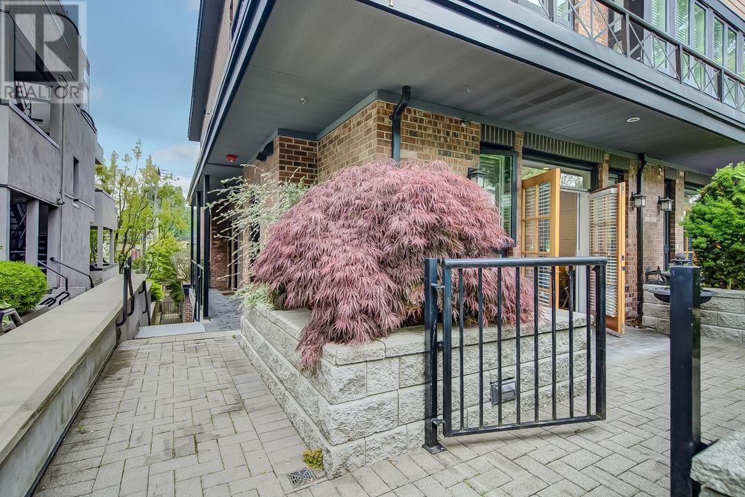1 2437 W 1st Avenue, Vancouver, British Columbia  V6K 1G5 - Photo 2 - R2853405