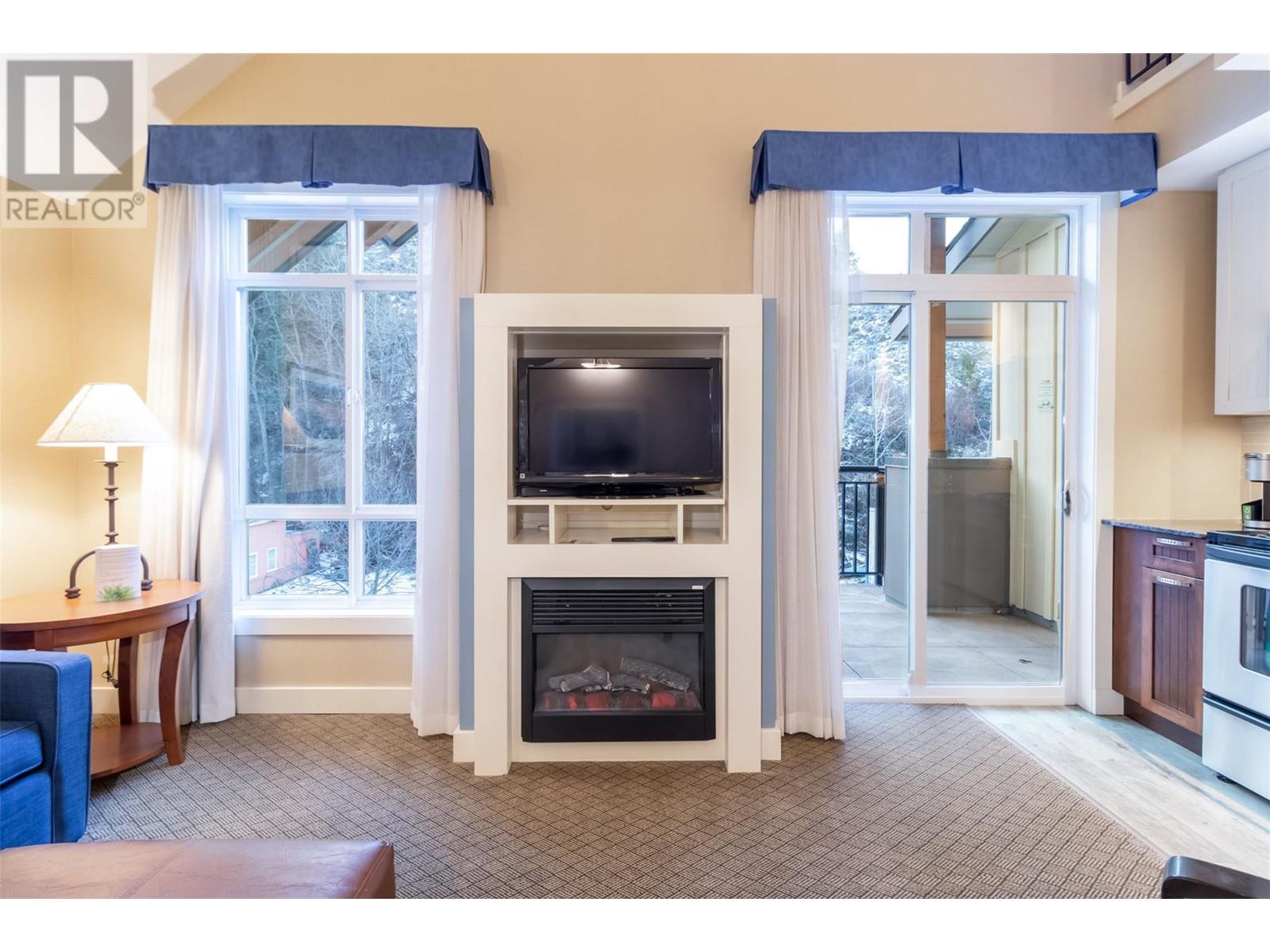 13011 LAKESHORE Drive S Unit# 377 Summerland