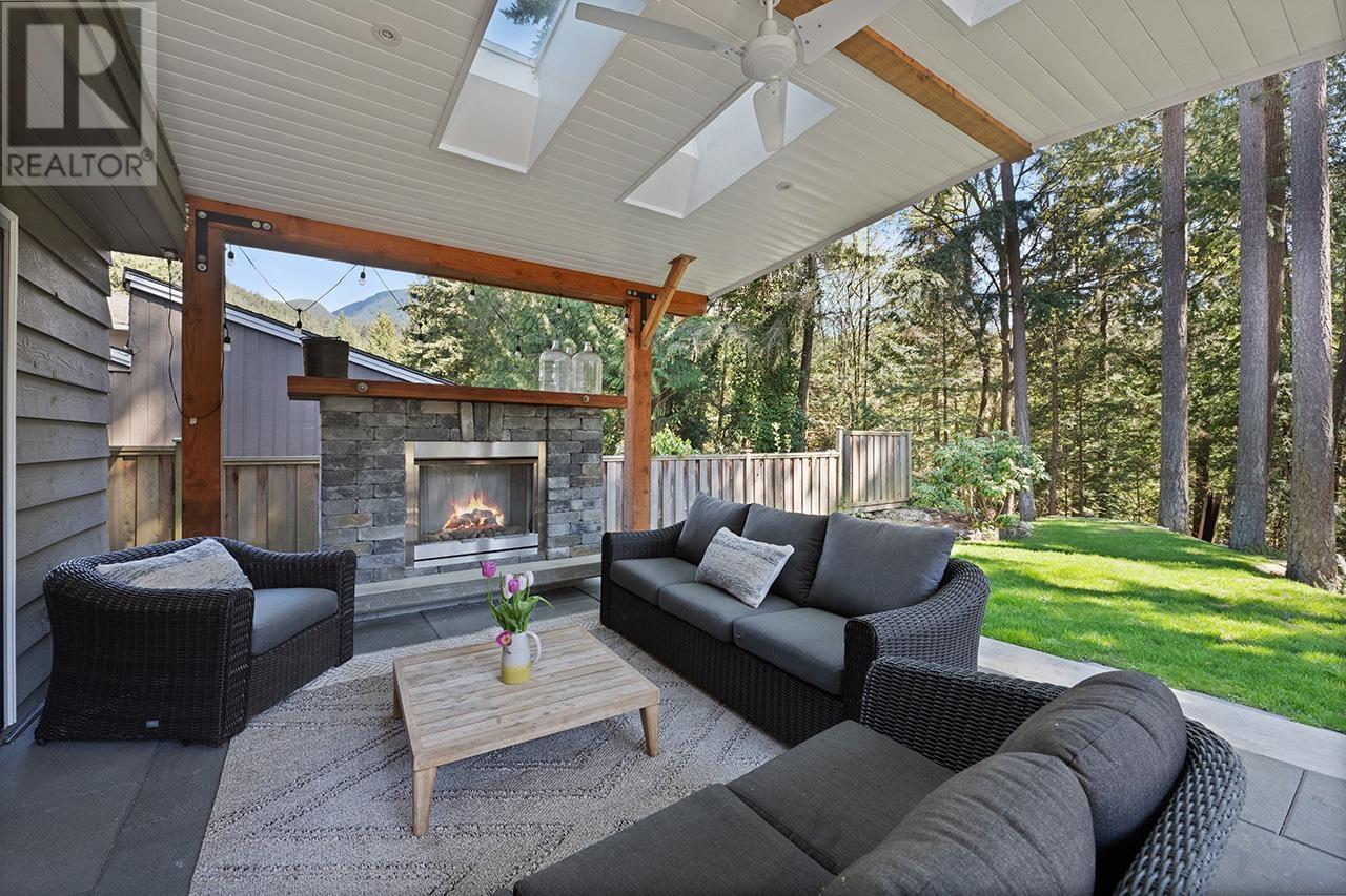 5714 Bluebell Drive, West Vancouver, British Columbia  V7W 1T3 - Photo 1 - R2853673