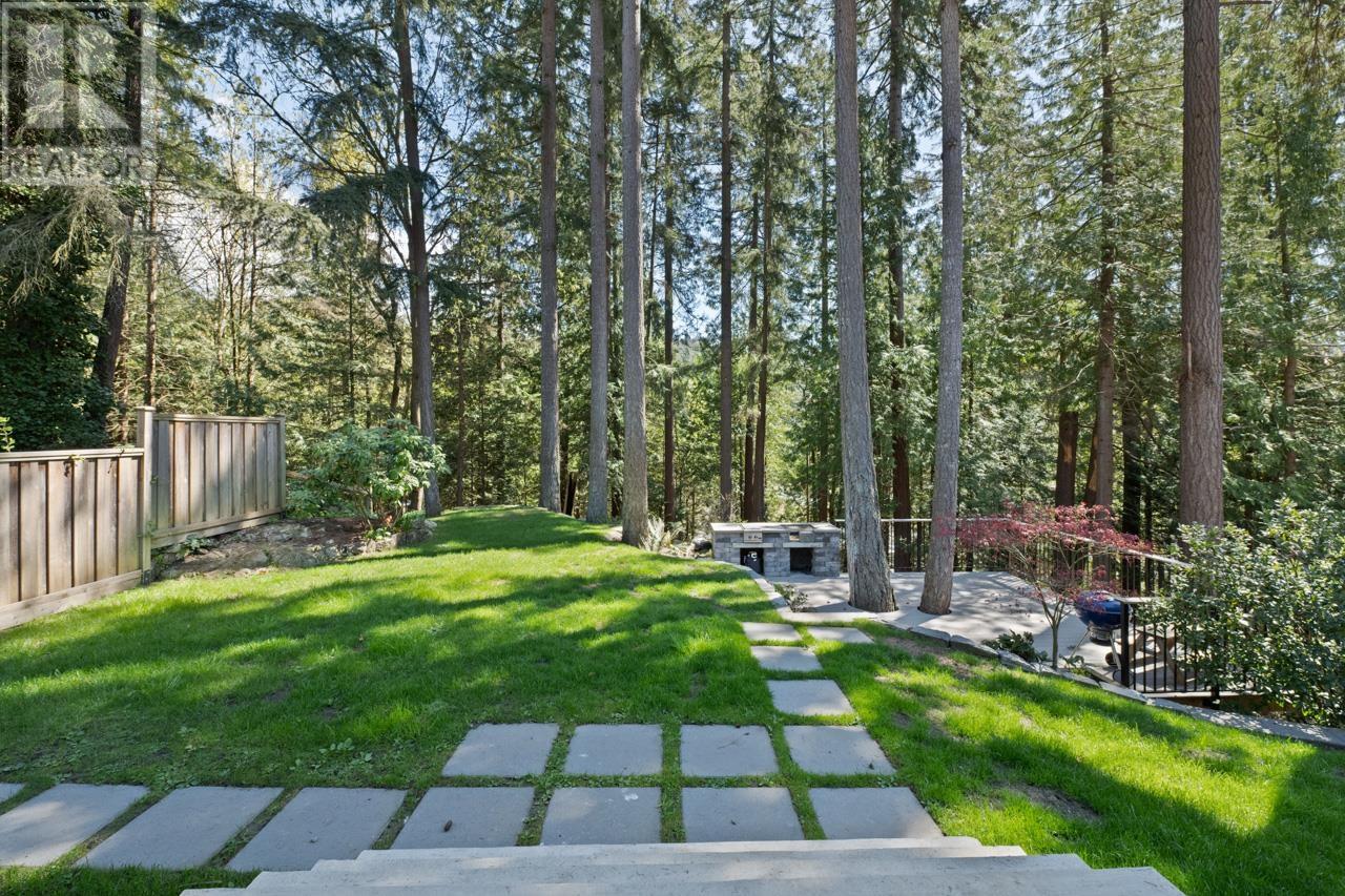 5714 Bluebell Drive, West Vancouver, British Columbia  V7W 1T3 - Photo 3 - R2853673