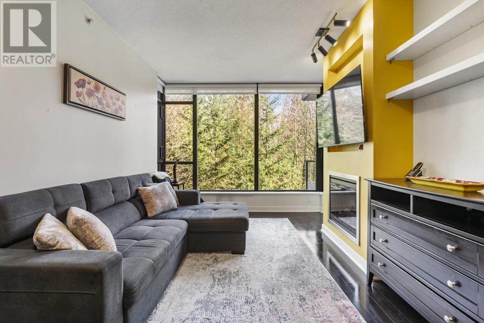 305 7088 18 Avenue, Burnaby, British Columbia  V3N 0A2 - Photo 2 - R2853708