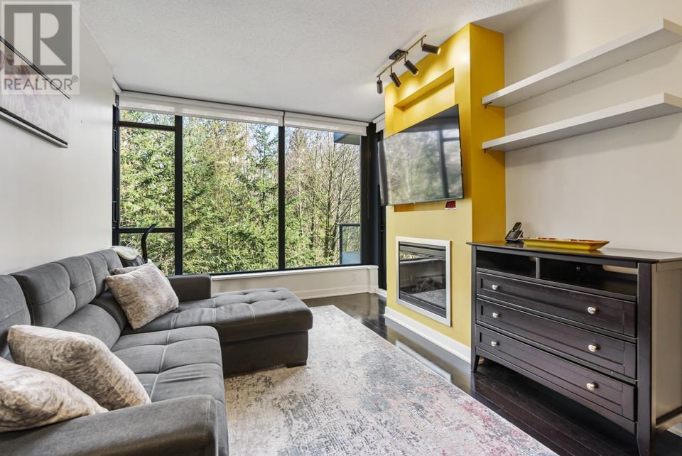 305 7088 18 Avenue, Burnaby, British Columbia  V3N 0A2 - Photo 3 - R2853708