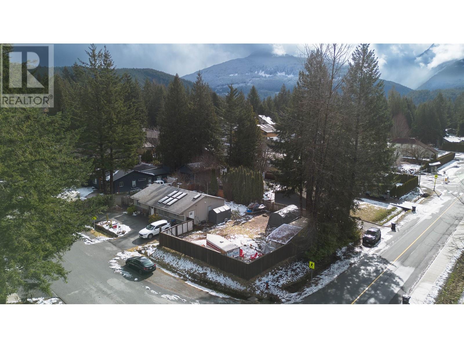 2584 Rhum & Eigg Drive, Squamish, British Columbia  V0N 1T0 - Photo 2 - R2853633