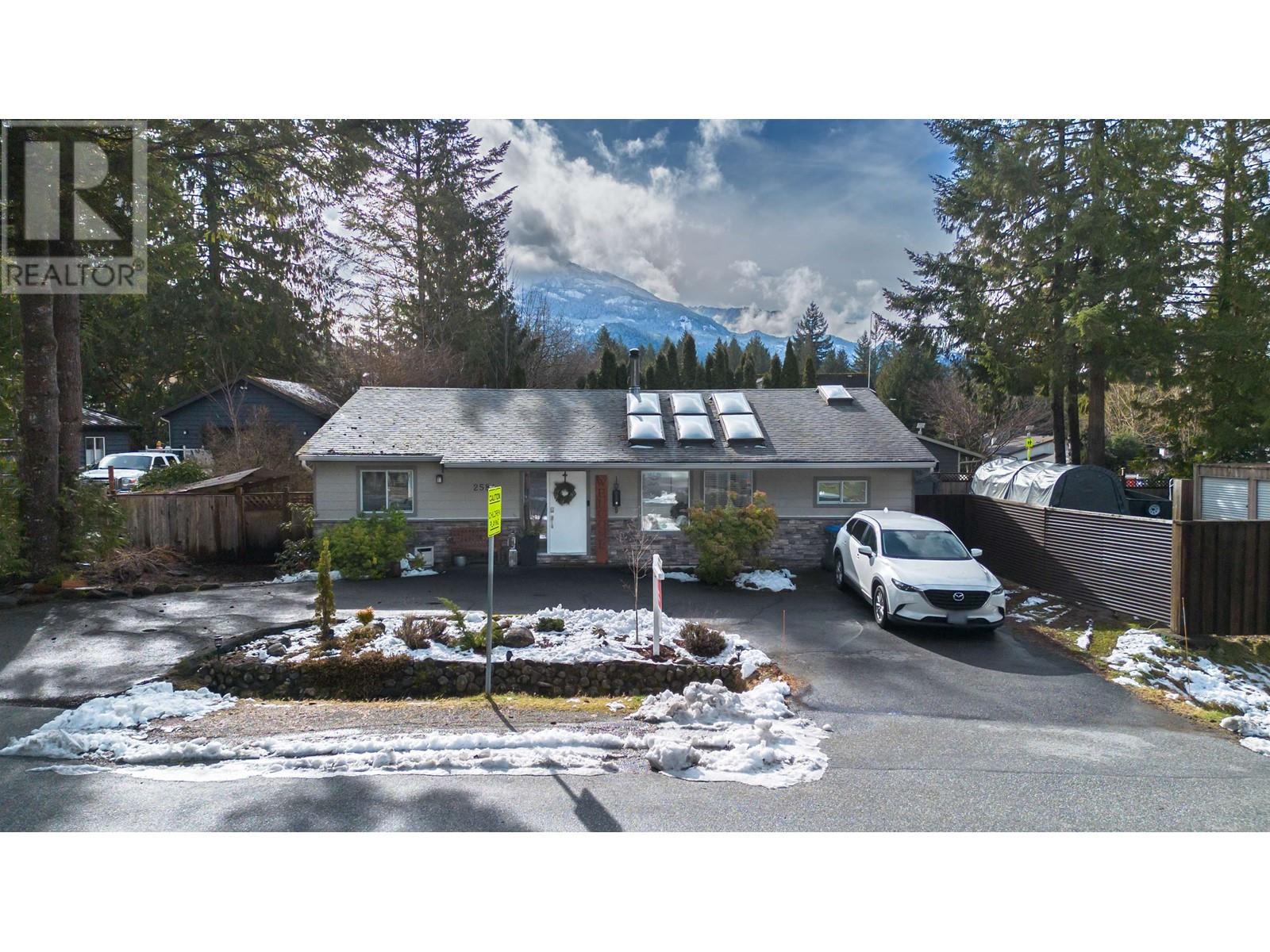 2584 Rhum & Eigg Drive, Squamish, British Columbia  V0N 1T0 - Photo 1 - R2853633