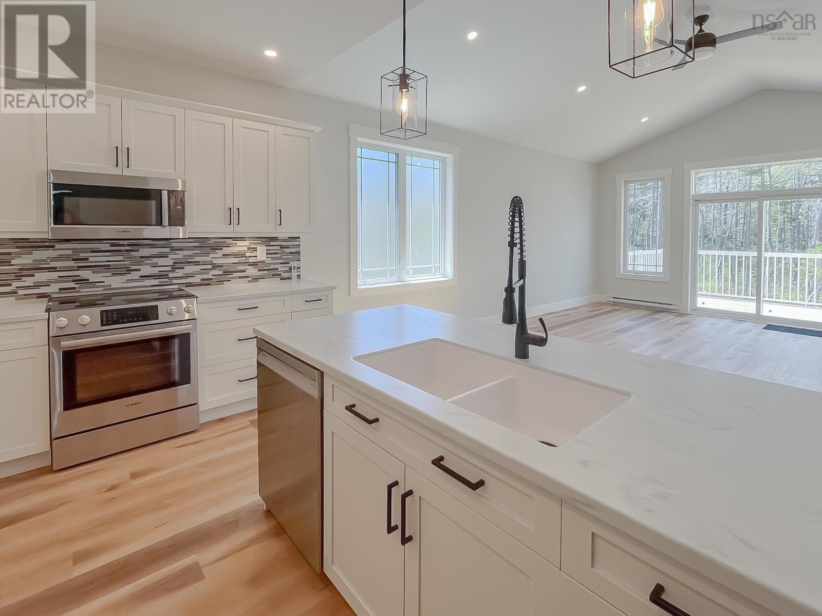 455 Glen Allan Drive, Bridgewater, Nova Scotia  B4V 0A8 - Photo 9 - 202403510