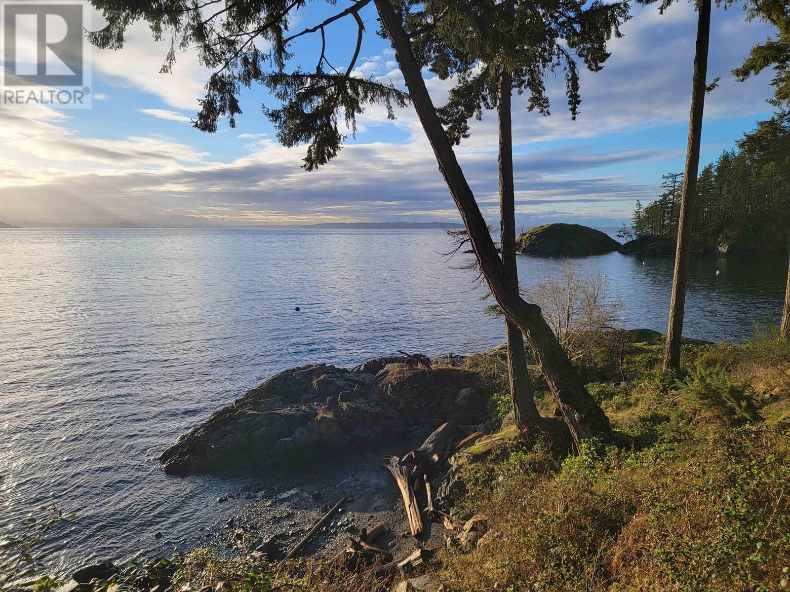 241 Shore Lane, Bowen Island, British Columbia  V0N 1G2 - Photo 2 - R2853887