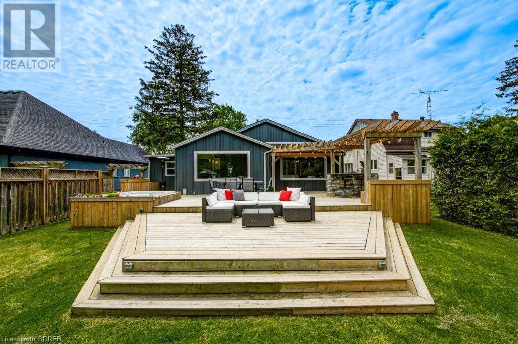 406 Nelson Street W, Port Dover, Ontario  N0A 1N0 - Photo 3 - 40546906