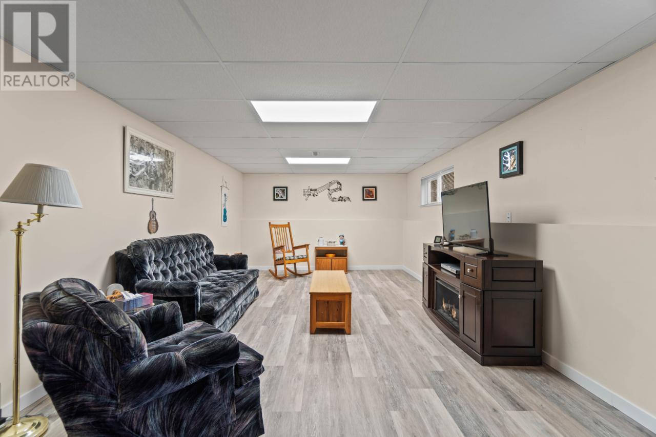 331 Juniper Street, Chase, British Columbia  V0E 1M0 - Photo 40 - 176940
