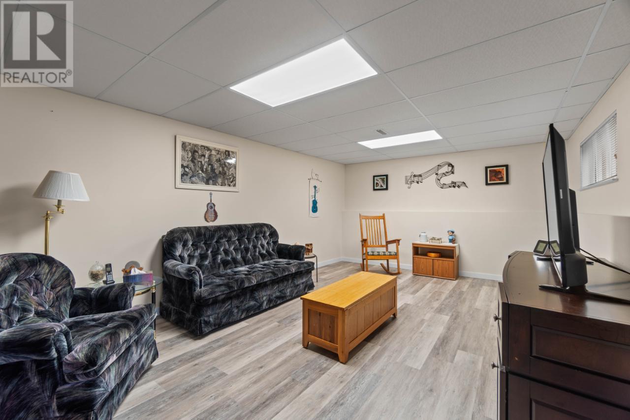 331 Juniper Street, Chase, British Columbia  V0E 1M0 - Photo 41 - 176940
