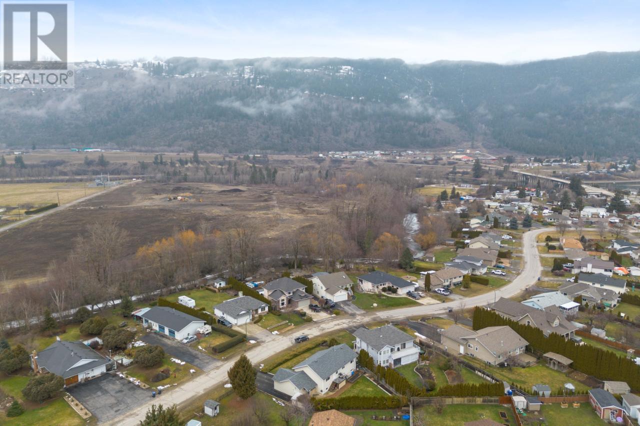 331 Juniper Street, Chase, British Columbia  V0E 1M0 - Photo 77 - 176940