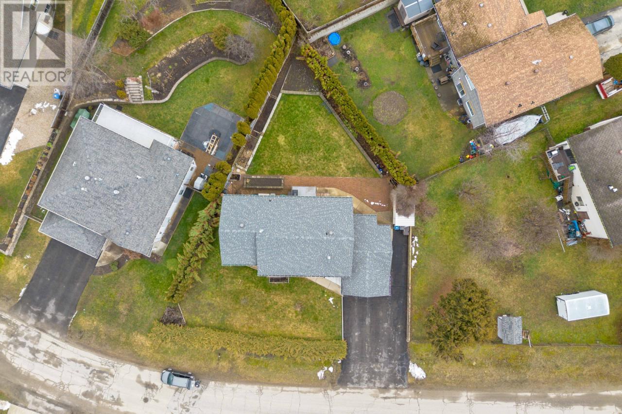 331 Juniper Street, Chase, British Columbia  V0E 1M0 - Photo 8 - 176940